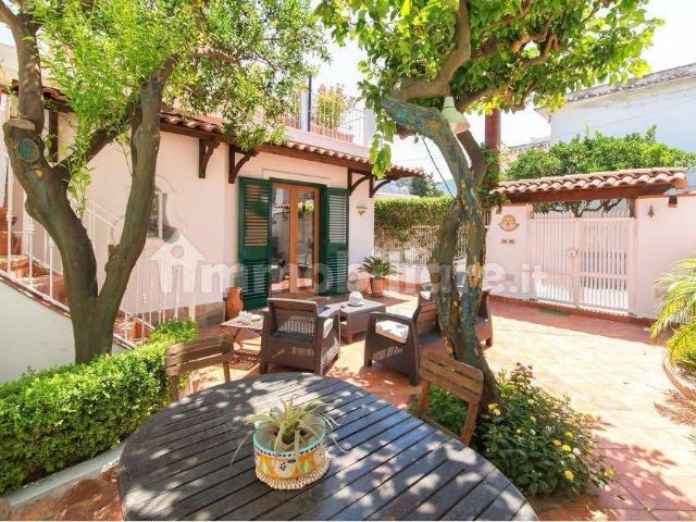 Villa unifamiliare via Michele Mazzella 60, Centro, Ischia