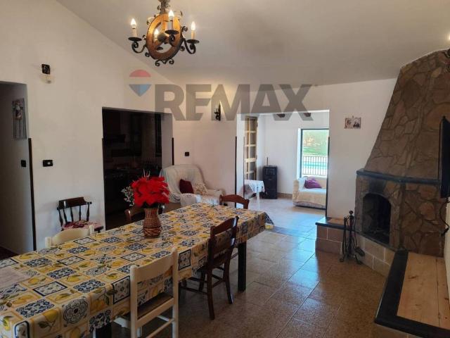 Villa unifamiliare via montale 1, Melilli