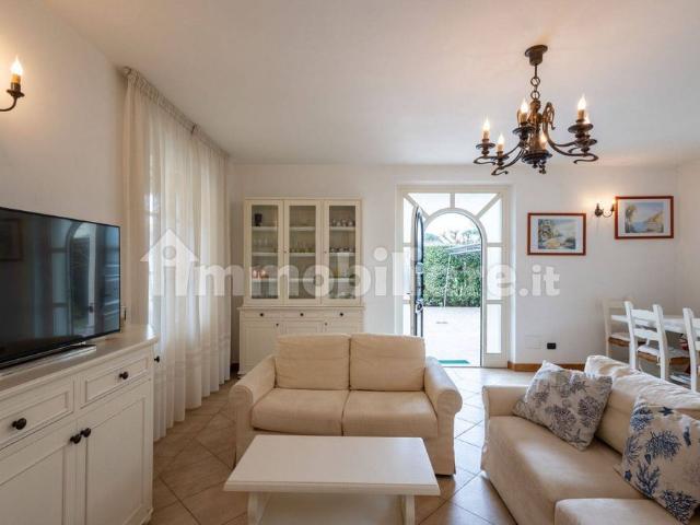 Villa unifamiliare via Antonio Canova 32, Vittoria Apuana, Forte dei Marmi