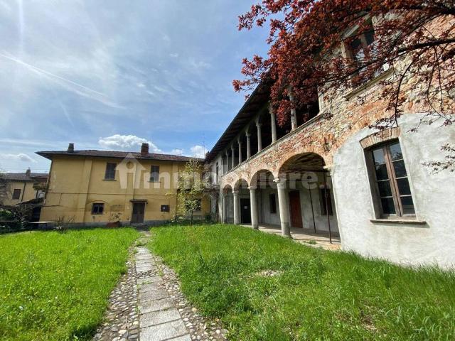 Villa unifamiliare via Camillo Benso di Cavour 10, Centro, Gavirate
