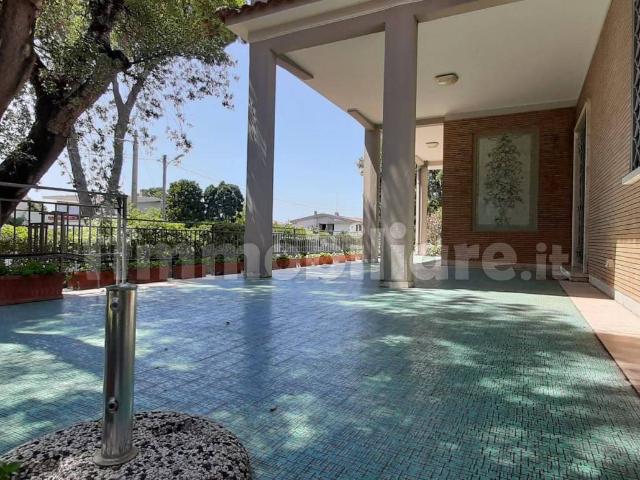Villa unifamiliare via dei Gladioli, Villaggio Giornalisti Poggio, Anzio