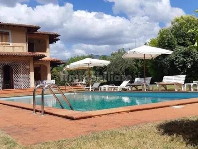 Villa unifamiliare via Dell'Acqua, 39, Centro, Forte dei Marmi