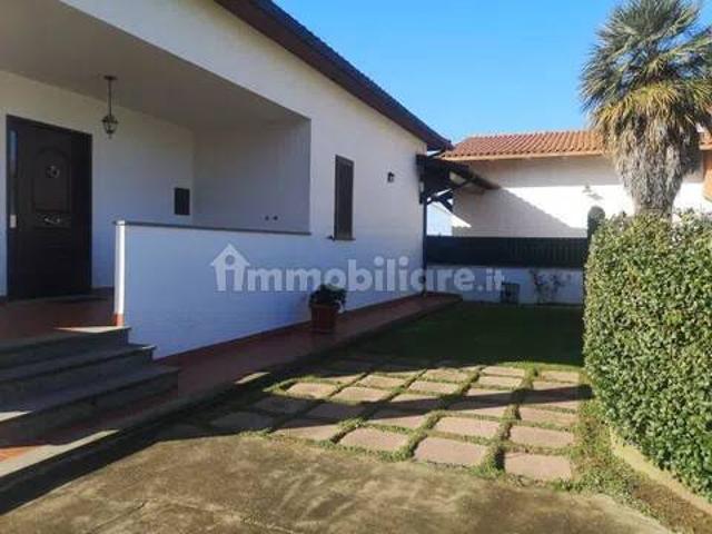 Villa unifamiliare via Delle Azalee, 8, Pescia Romana, Montalto di Castro