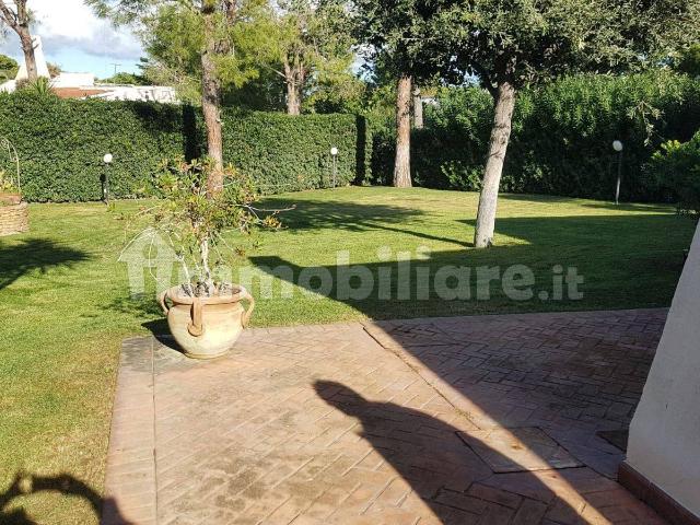 Villa unifamiliare via delle Rose, Ostuni Costa, Ostuni
