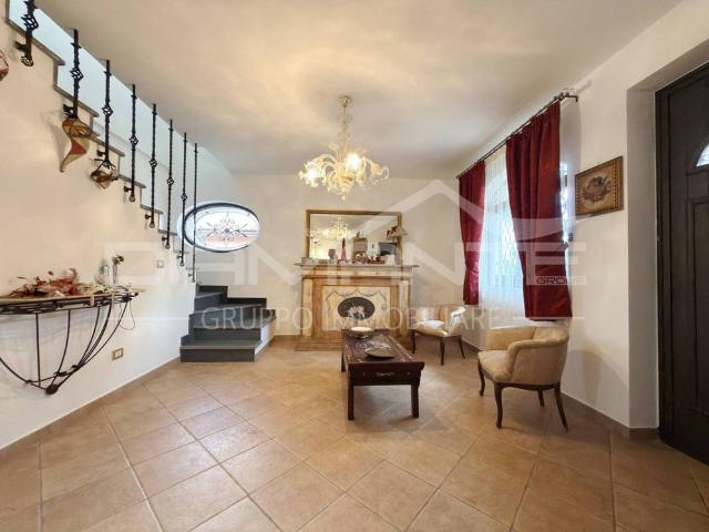 Villa unifamiliare via Elio Vittorini 10, Centro, Pedara