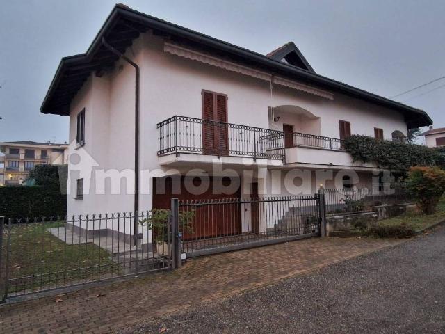 Villa unifamiliare via Giannino Barbieri 21, Centro, Gazzada Schianno