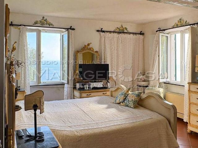 Villa unifamiliare via Luigi Gainotti 77, Vesima Crevari, Genova