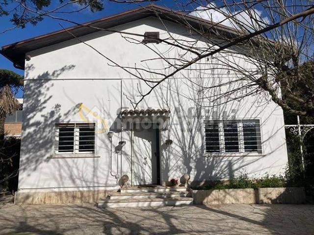 Villa unifamiliare via Riccione, Fregene, Fiumicino