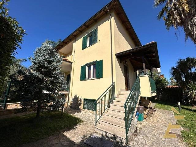 Villa unifamiliare via Ripuaria 48, Varcaturo, Giugliano in Campania