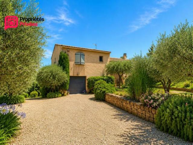 Villa Uzès. À seulement 10 minutes d'Uzès, à Foissac 7 pièce s 133 m2, 4 chambres avec piscine et dépendance de 40m2 type P2