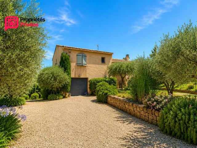 Villa Uzès. À seulement 10 minutes d'Uzès, à Foissac 7 pièce s 133 m2, 4 chambres avec piscine et dépendance de 40m2 type P2