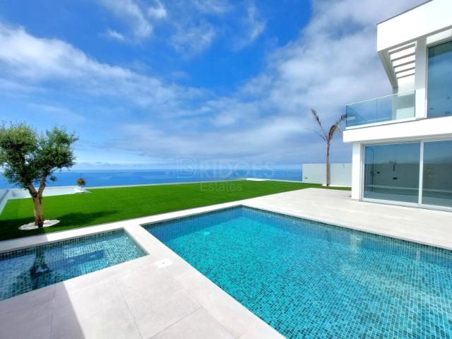 Villa V3 Exclusiva sobre a Falésia Frente Mar em Ponta do Sol