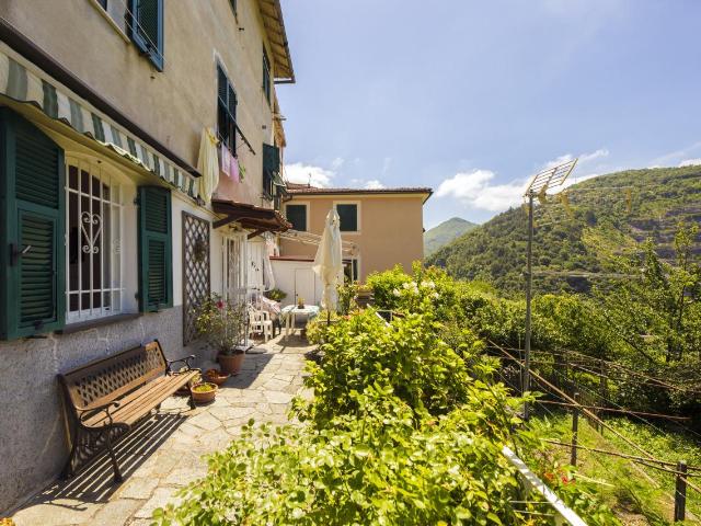 Villa Via Roccatagliata 6 vani 80mq