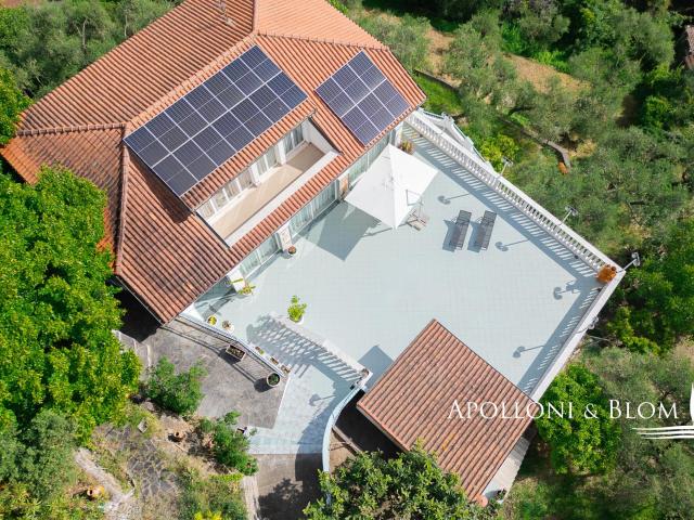 Villa vista mare con terrazze a Sanremo 500m² Sanremo