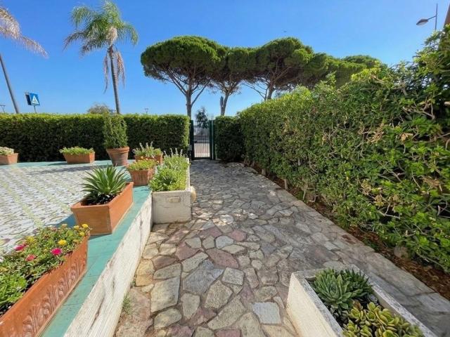 Villa vista mare in viale viale regina elena 0, Palermo