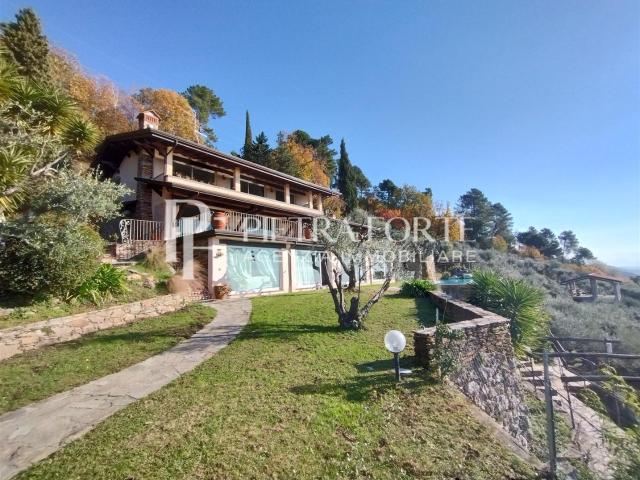 Villa vista mare, Pietrasanta strettoia