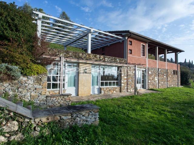 Villa vista mare, Pietrasanta vallecchia