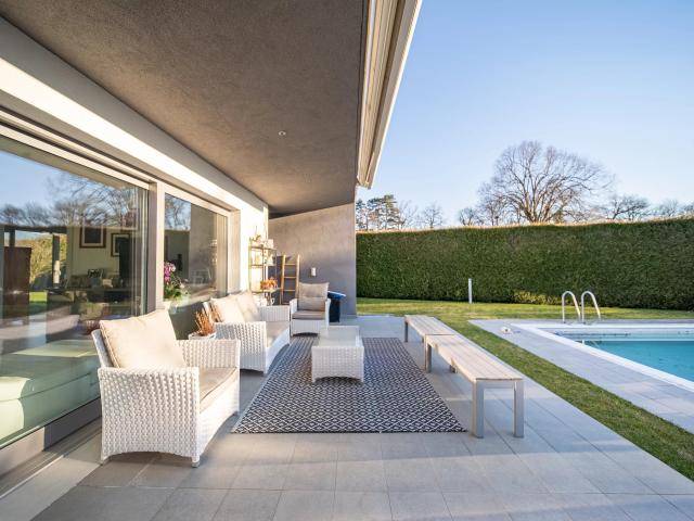 Villa von 330 m2 mit Pool und schönem Grundstück