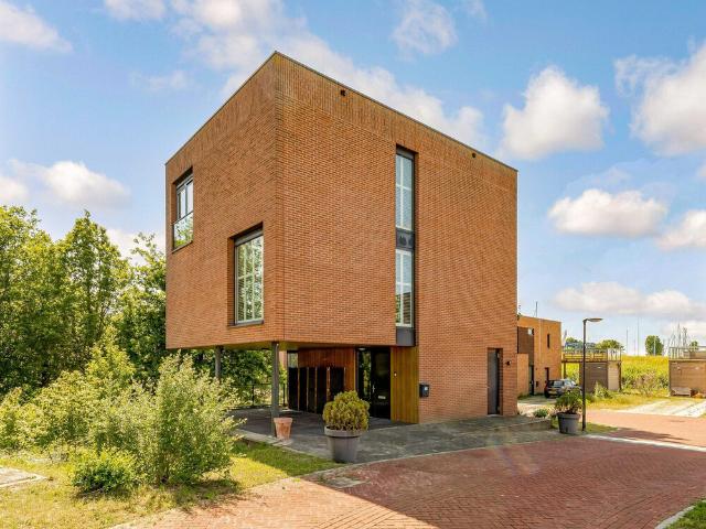 Villa, vrijstaande woning te huur in Lelystad