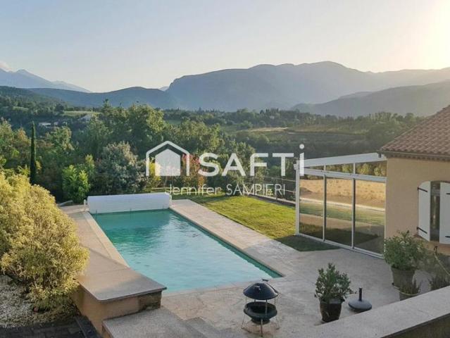 Villa vue exceptionnelle piscine jardin parkings