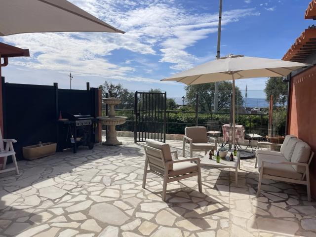 Villa vue mer de 163 m² dont 2 appartements indépendants 163m² Théoule sur Mer