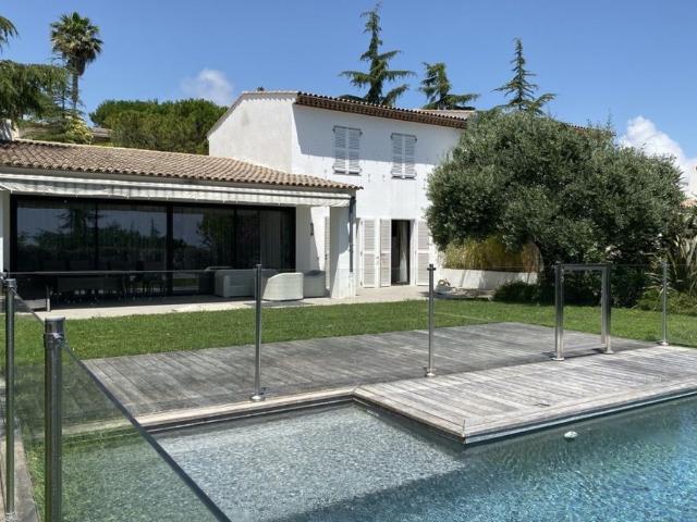 VILLA VUE MER DOMAINE HAUTS DE VAUGRENIER