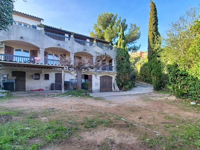Villa Vue Mer Proche Mer Et Commerces Dramont Saint Raphaël 210m² Saint Raphaël