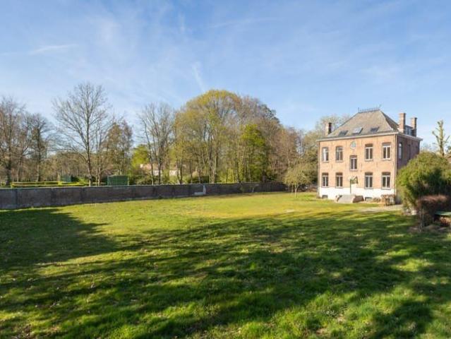 Villa Wilhelmina Neoclassicistische herenwoning in het ce