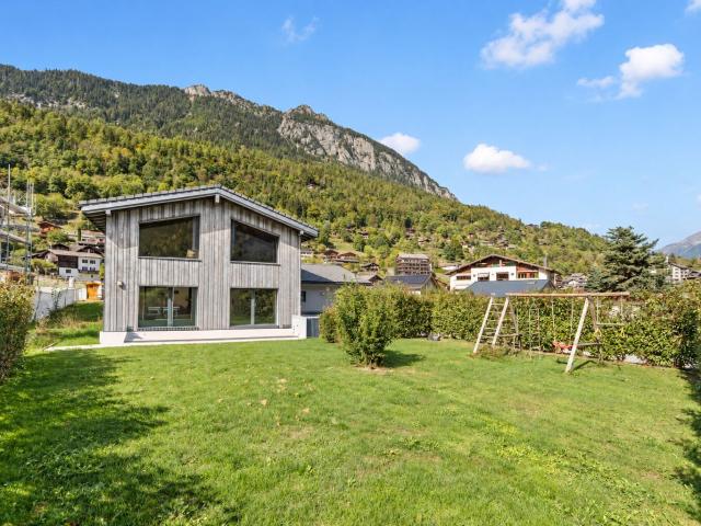 Villa with 6.5 rooms on sale in *Salvan* | dreamo. Ch