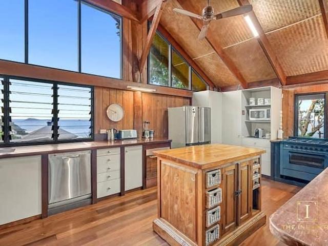 Villa 6 Bedroom For Rent Trinity Beach Queensland 1289000 ES94694741