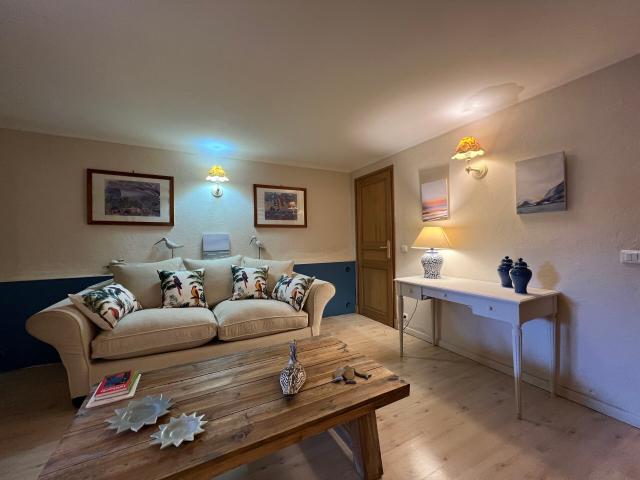 Villa with 7 rooms for rent in Roquefort les Pins 350 m² | dreamo. Ch
