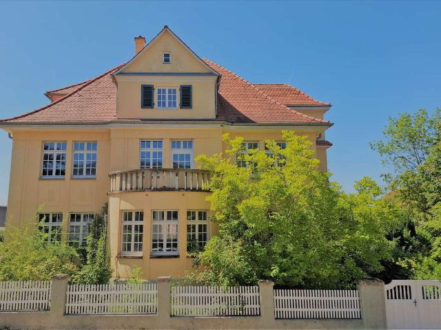 Villa Zweifamilienhaus mit Remise und Garage
