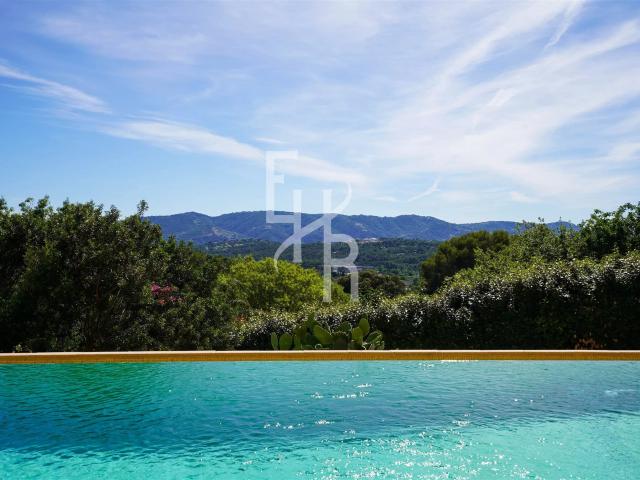 Villa à Mougins dans secteur prisé avec vue panoramique 195m² Mougins