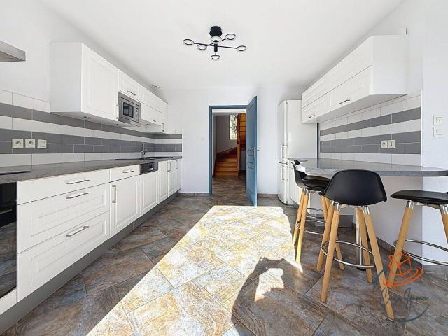 Villa à louer meublée à Cessy secteur Tutegny 6 pièces 168 m2