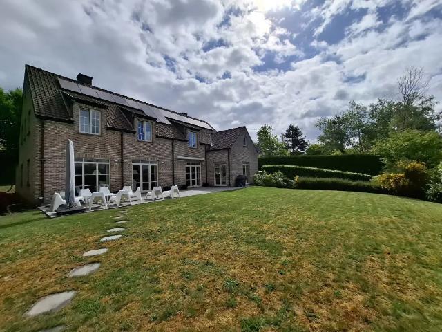 Villa à louer avec terrasse et jardin, Rhode Saint Genèse