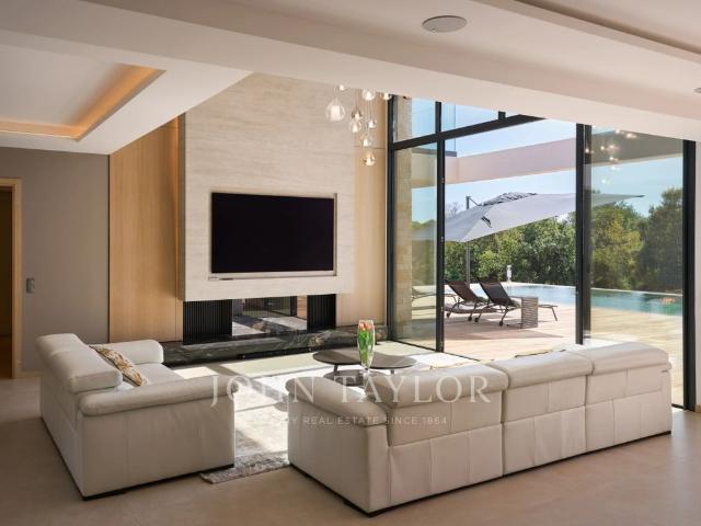 Villa à louer Roquefort Les Pins, Cote d'Azur, France15 000 EUR / Semaine