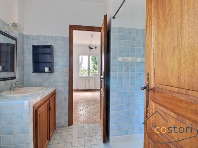 Villa à louer, 5 pièces Le Muy 83490