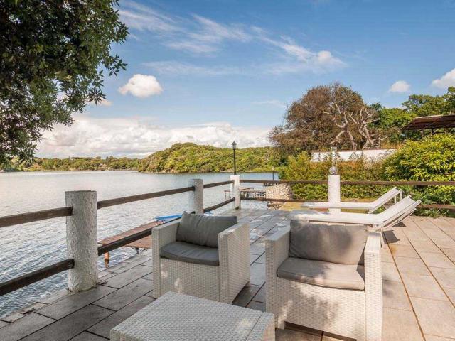 Villa a Sabaudia in Affitto: Prestigiosa Proprietà sul Lago di Paola