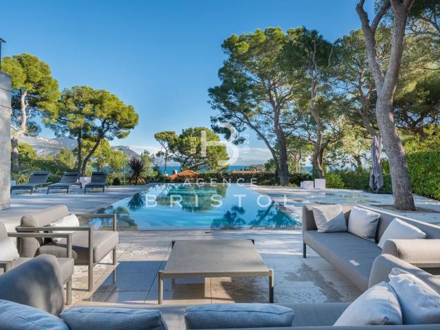 Villa à Saint Jean Cap Ferrat Emplacement d'Exception Lu. 300m² Saint Jean Cap Ferrat