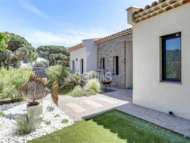 Villa à Saint Tropez, située dans un domaine privé proche des plages