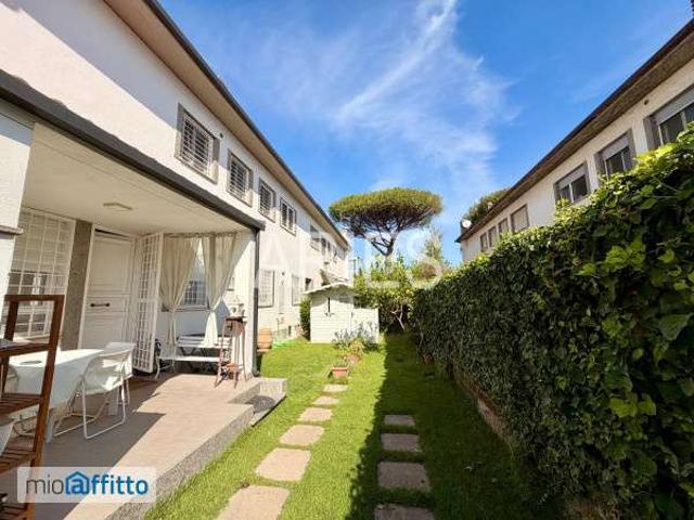 Villa a schiera con terrazzo e piscina