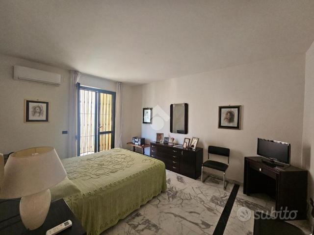 VILLA A SCHIERA A FOLIGNO