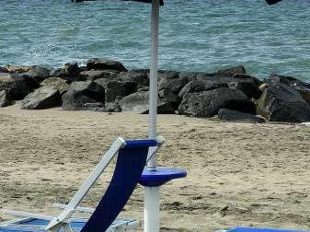Villa a schiera arredata con piscina