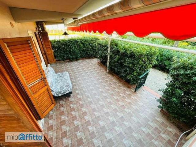 Villa a schiera arredata con piscina