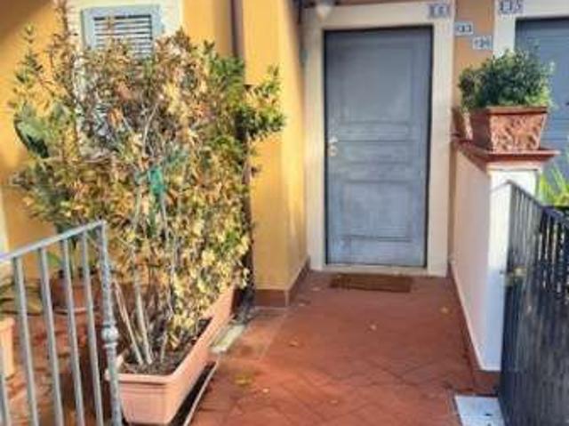 Villa a schiera arredata con piscina