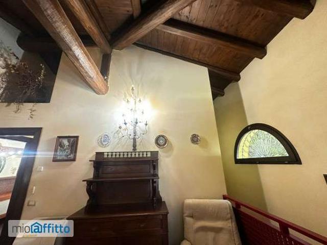 Villa a schiera arredata con piscina