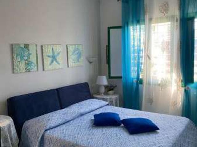 Villa a schiera arredata con piscina