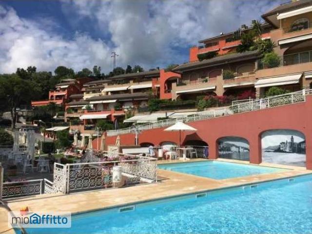 Villa a schiera arredata con piscina
