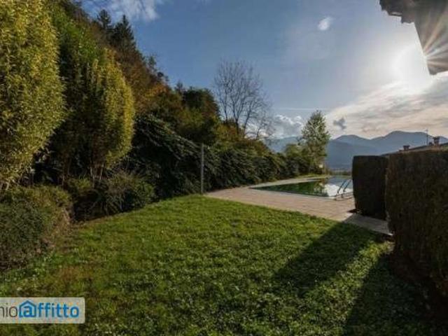 Villa a schiera arredata con piscina