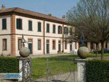 Villa a schiera arredata con piscina